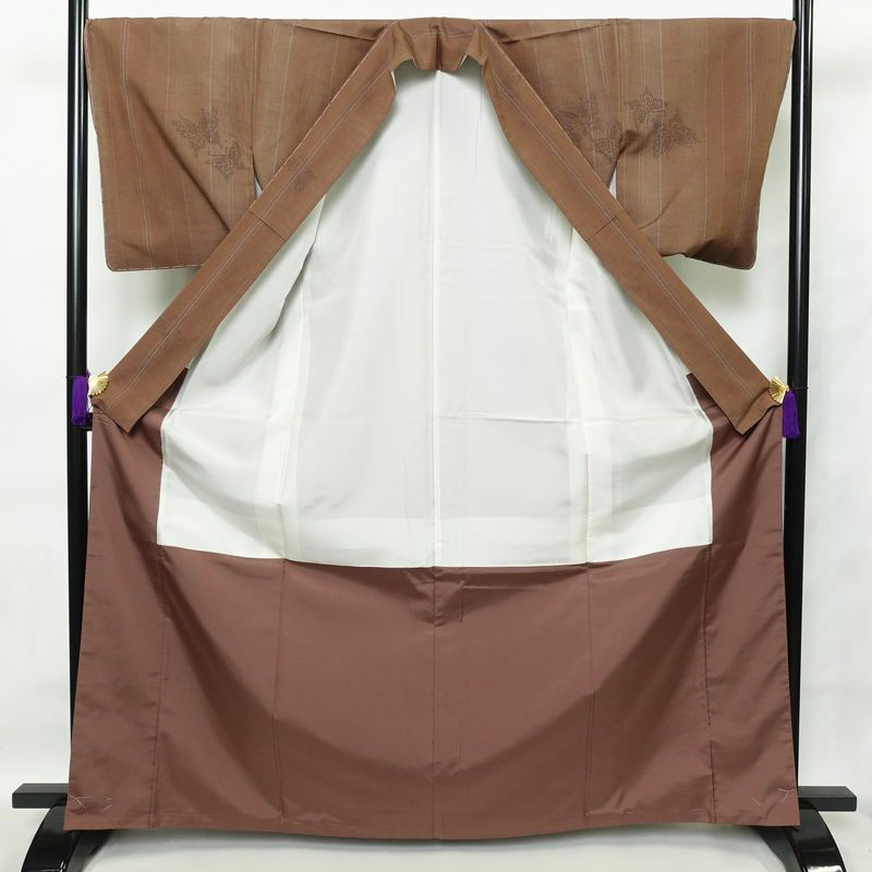 紬 美品 彩華紬 しつけ糸付き 正絹 蝶・昆虫柄 袷仕立て 身丈167cm 裄丈68cm 茶_画像3