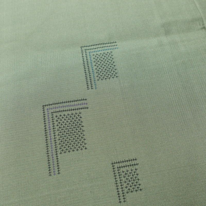 大島紬 美品 色泥染 証紙あり しつけ糸付き 正絹 幾何学柄・抽象柄 袷仕立て 身丈153.5cm 裄丈64.5cm 緑・うぐいす色_画像7