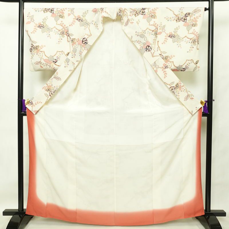 小紋 縮緬 総柄 正絹 木の葉・植物柄 袷仕立て 身丈166cm 裄丈65.5cm 金彩 クリーム_画像3