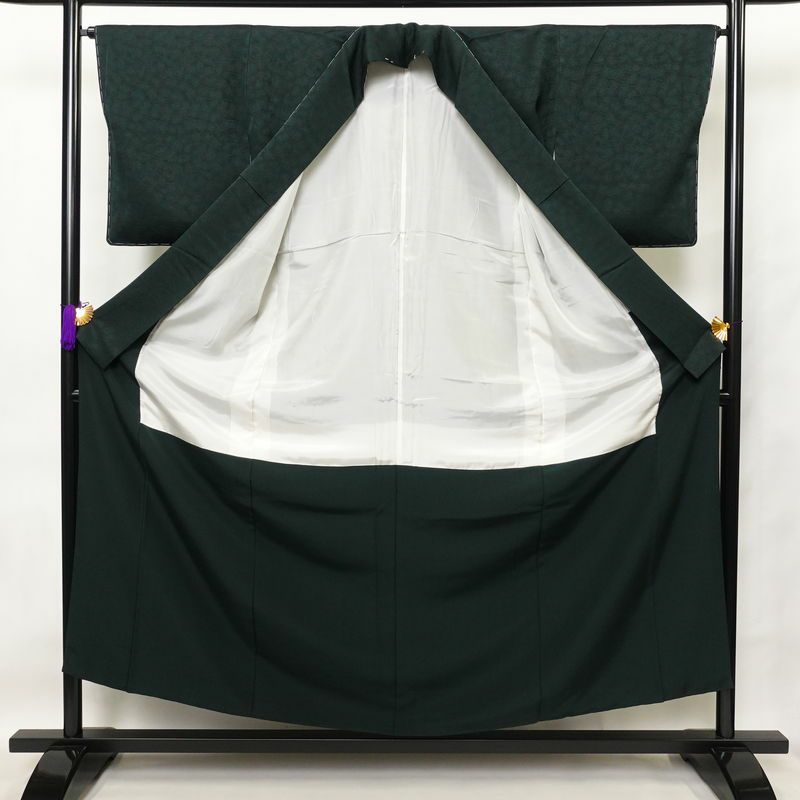 色無地 良品 しつけ糸付き 一つ紋付き 正絹 古典柄 袷仕立て 身丈155.5cm 裄丈64cm 着物 緑・うぐいす色_画像3