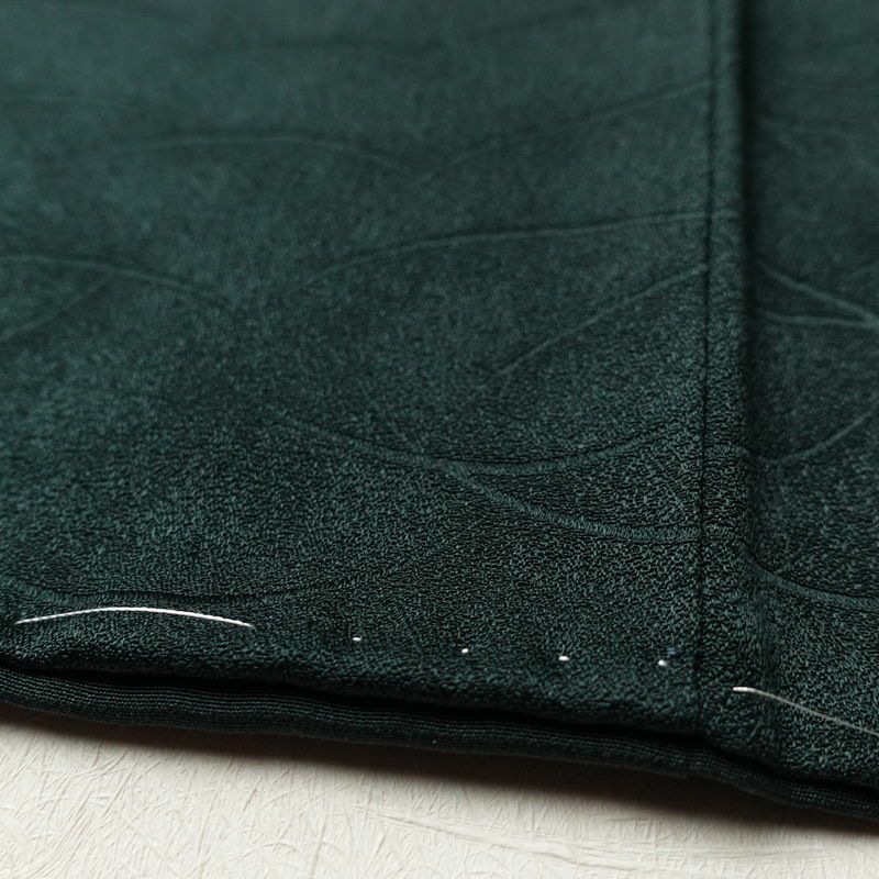 色無地 良品 しつけ糸付き 一つ紋付き 正絹 古典柄 袷仕立て 身丈155.5cm 裄丈64cm 着物 緑・うぐいす色_画像10