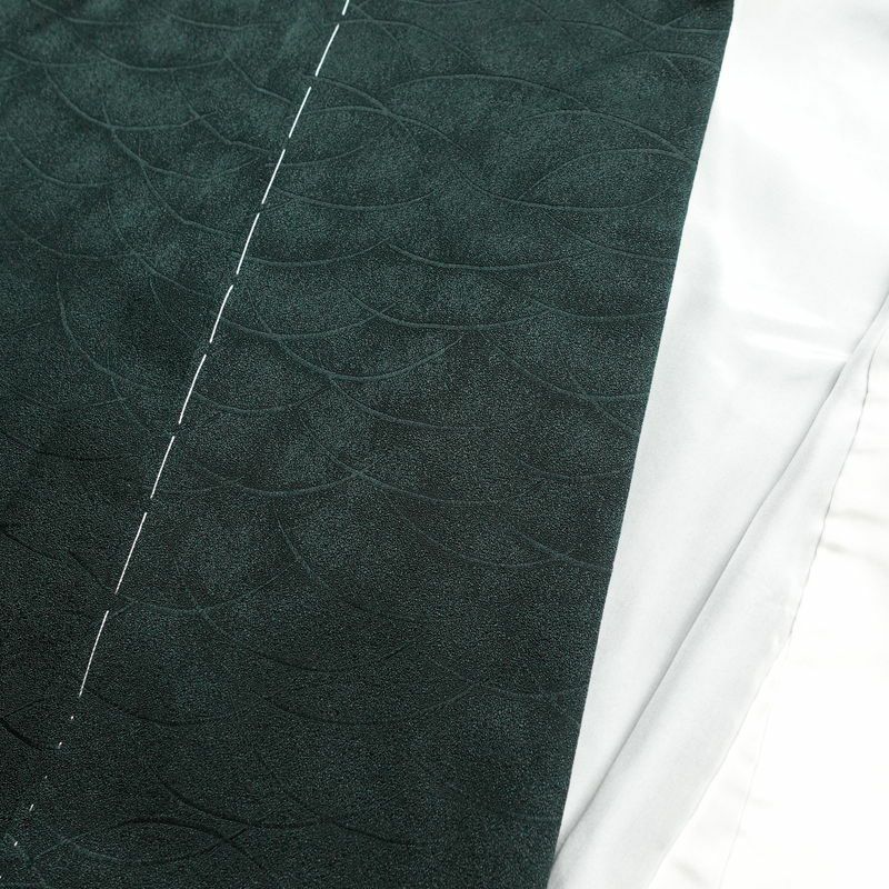 色無地 良品 しつけ糸付き 一つ紋付き 正絹 古典柄 袷仕立て 身丈155.5cm 裄丈64cm 着物 緑・うぐいす色_画像16