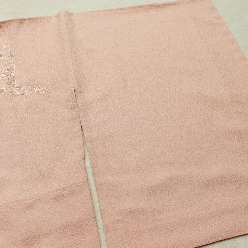 付け下げ 良品 スワトウ刺繍 一つ紋付き 正絹 古典柄 袷仕立て 身丈162.5cm 裄丈67.5cm 刺繍 共八掛 ピンク_画像13