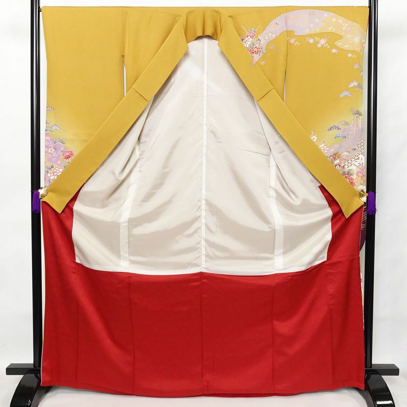 振袖 金駒刺繍 正絹 古典柄 袷仕立て 身丈170.5cm 裄丈68cm 箔 金彩 御所車 黄・黄土色_画像3