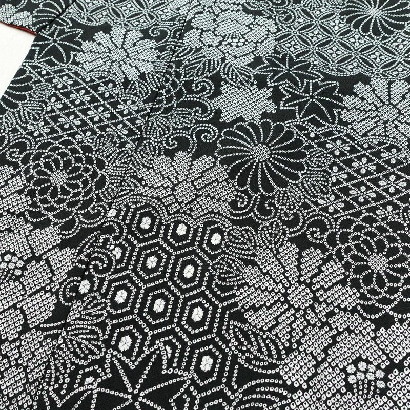 小紋 良品 縮緬 絞り風 ポリエステル 花柄 袷仕立て 身丈163cm 裄丈67cm 黒_画像5