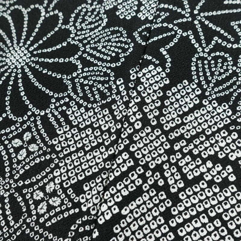 小紋 良品 縮緬 絞り風 ポリエステル 花柄 袷仕立て 身丈163cm 裄丈67cm 黒_画像8