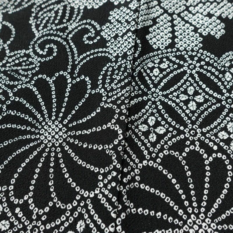 小紋 良品 縮緬 絞り風 ポリエステル 花柄 袷仕立て 身丈163cm 裄丈67cm 黒_画像9