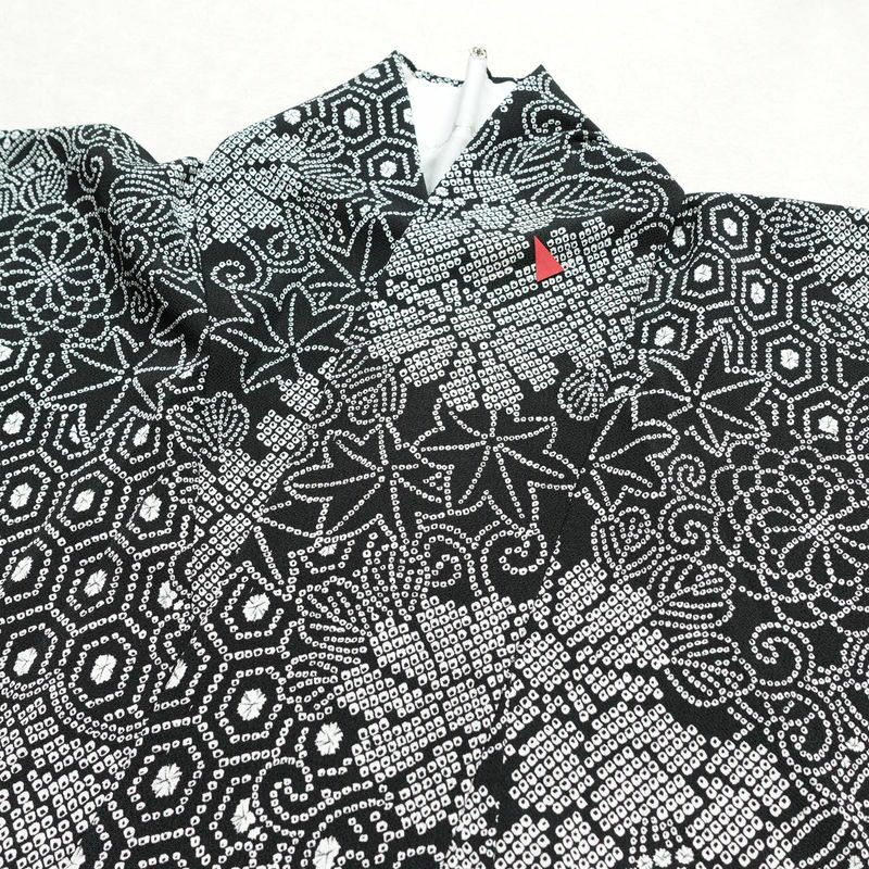 小紋 良品 縮緬 絞り風 ポリエステル 花柄 袷仕立て 身丈163cm 裄丈67cm 黒_画像14