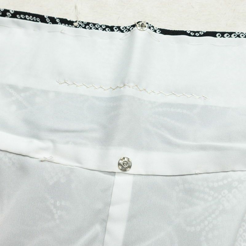 小紋 良品 縮緬 絞り風 ポリエステル 花柄 袷仕立て 身丈163cm 裄丈67cm 黒_画像19