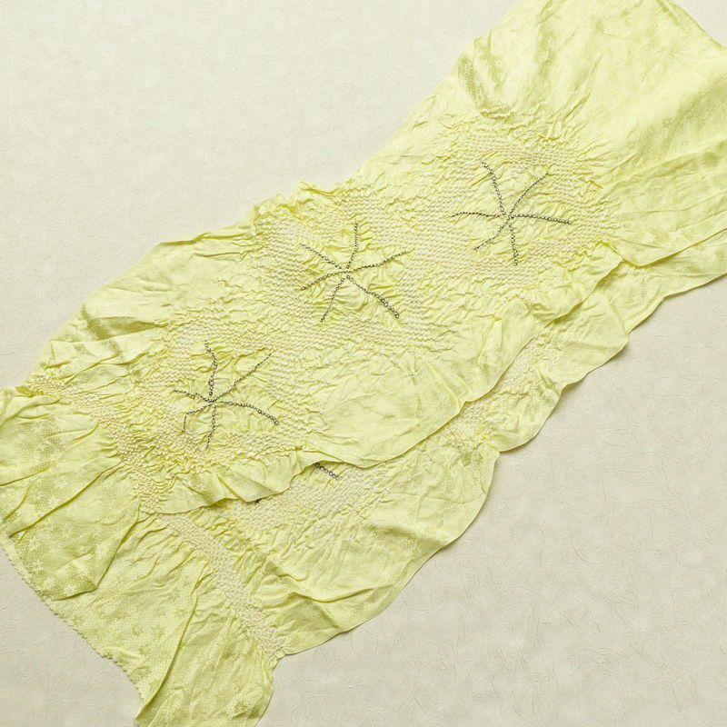 帯揚げ 絞り 正絹 木の葉・植物柄 黄・黄土色_画像2