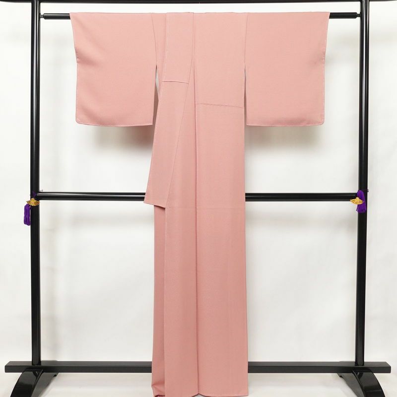 色無地 美品 草木染 落款入り しつけ糸付き 一つ紋付き 正絹 無地 袷仕立て 身丈162.5cm 裄丈67cm ピンク_画像2