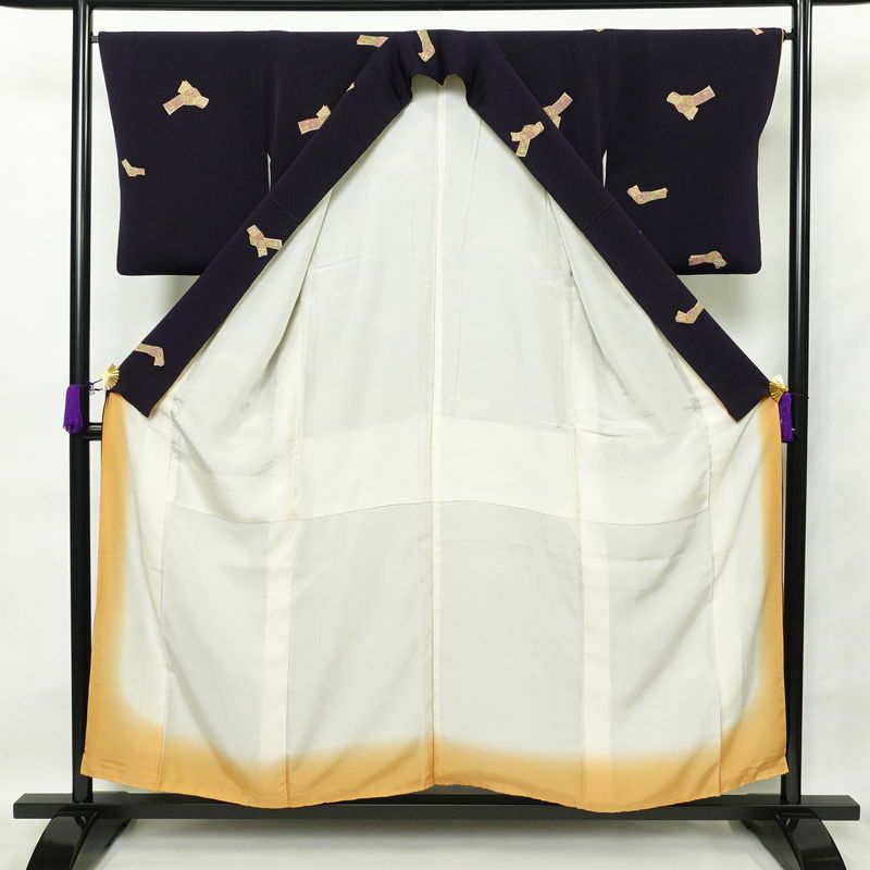小紋 縮緬 正絹 古典柄 袷仕立て 身丈154cm 裄丈65.5cm 金彩 紫・藤色_画像3
