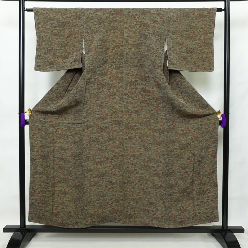 小紋 良品 落款入り 南部幸雄 二代目 縮緬 総柄 正絹 古典柄 袷仕立て 身丈154.5cm 裄丈63.5cm 一部しつけ糸付き 着物 緑・うぐいす色_画像1