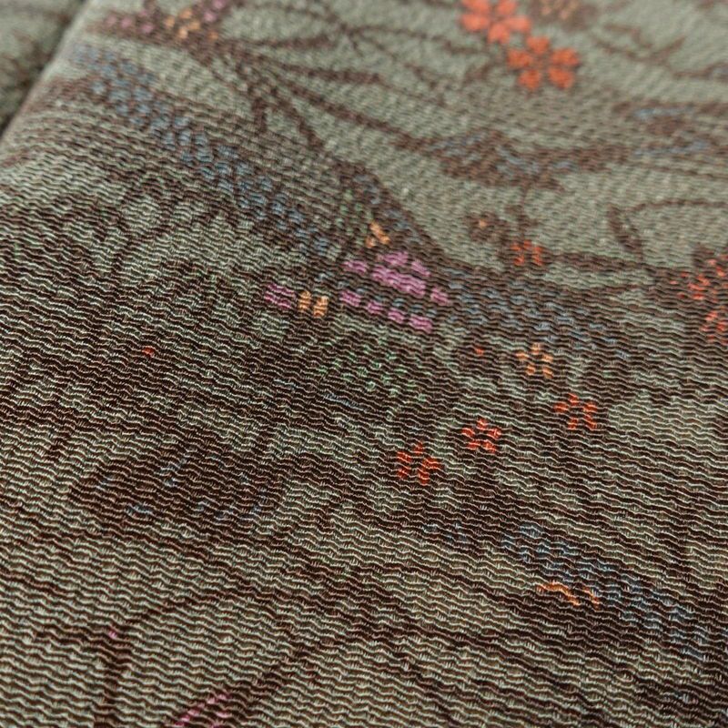 小紋 良品 落款入り 南部幸雄 二代目 縮緬 総柄 正絹 古典柄 袷仕立て 身丈154.5cm 裄丈63.5cm 一部しつけ糸付き 着物 緑・うぐいす色_画像6