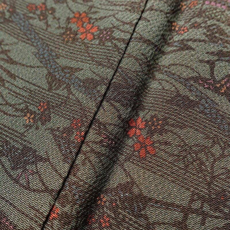 小紋 良品 落款入り 南部幸雄 二代目 縮緬 総柄 正絹 古典柄 袷仕立て 身丈154.5cm 裄丈63.5cm 一部しつけ糸付き 着物 緑・うぐいす色_画像7