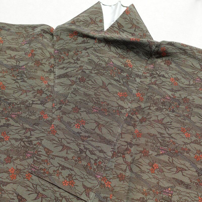 小紋 良品 落款入り 南部幸雄 二代目 縮緬 総柄 正絹 古典柄 袷仕立て 身丈154.5cm 裄丈63.5cm 一部しつけ糸付き 着物 緑・うぐいす色_画像13