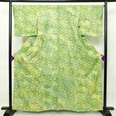 小紋 絞り 総絞り 正絹 亀甲柄 袷仕立て 身丈161cm 裄丈68cm 一部しつけ糸付き 緑・うぐいす色