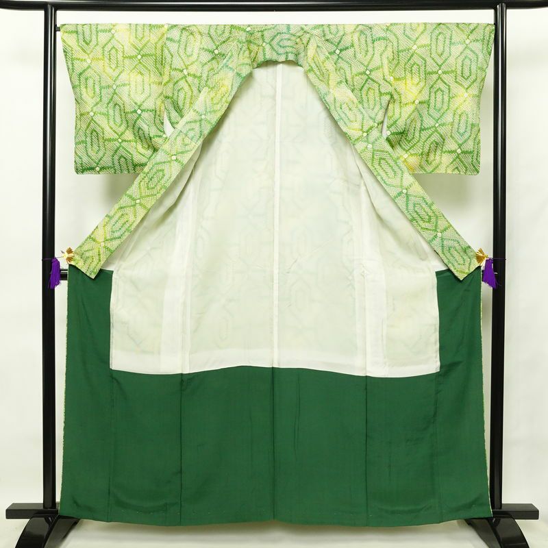 小紋 絞り 総絞り 正絹 亀甲柄 袷仕立て 身丈161cm 裄丈68cm 一部しつけ糸付き 緑・うぐいす色_画像3