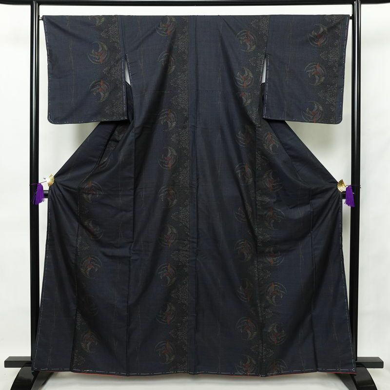 お着物】身丈155cm 本場大島紬 純泥染 幾何学に花柄 ボロく