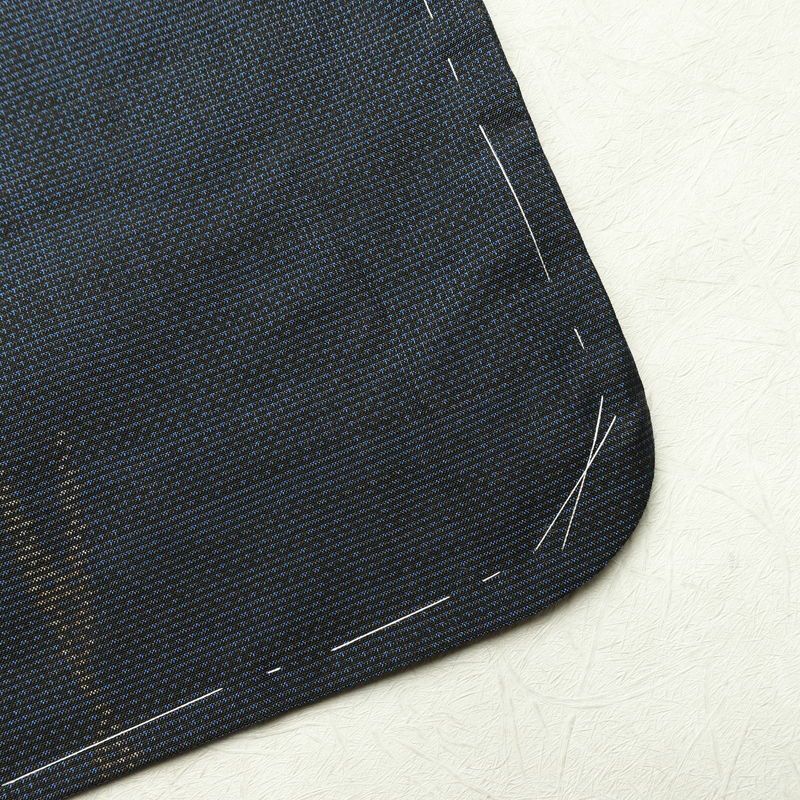 本場大島紬 純泥染 良品 証紙あり しつけ糸付き 正絹 花柄 袷仕立て 身丈163.5cm 裄丈66.5cm 青・紺_画像13