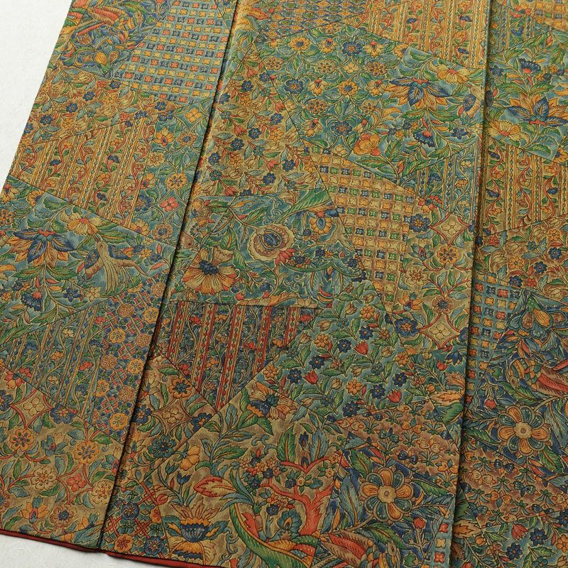 小紋 縮緬 総柄 正絹 幾何学柄・抽象柄 袷仕立て 身丈155.5cm 裄丈65cm 多色使い_画像4