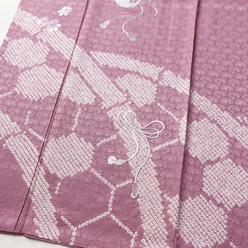付け下げ 良品 絞り 正絹 古典柄 袷仕立て 身丈156.5cm 裄丈64.5cm 刺繍 紫・藤色_画像4