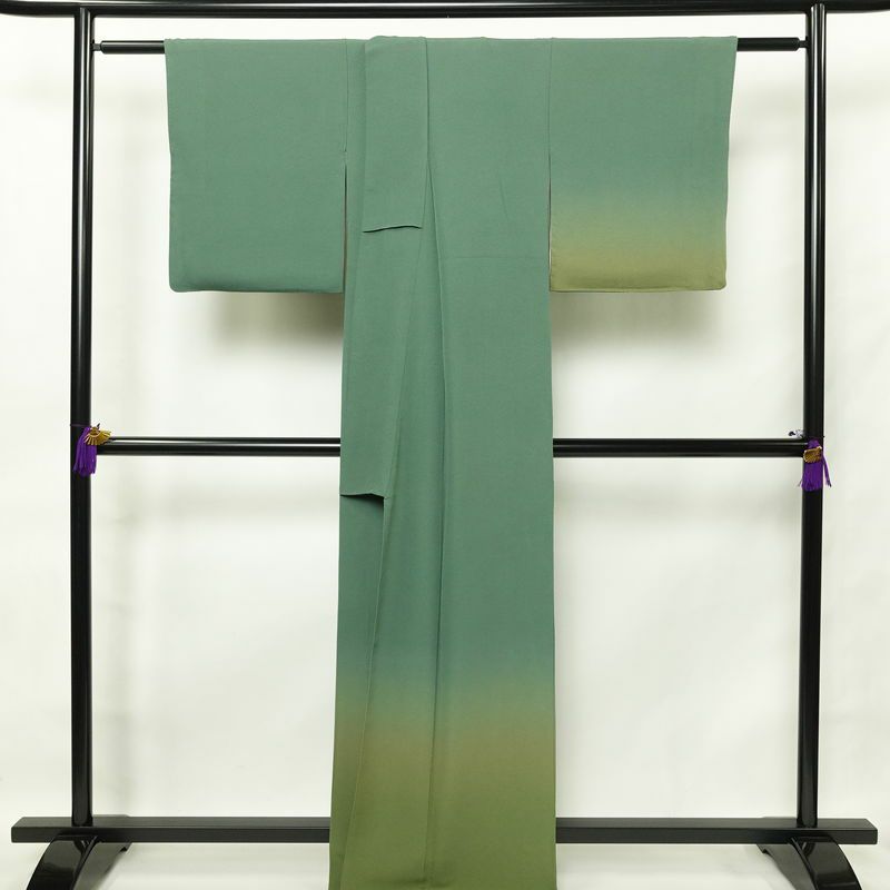 付け下げ 良品 縮緬 一つ紋付き 正絹 ぼかし その他の柄 袷仕立て 身丈167.5cm 裄丈68cm 緑・うぐいす色_画像2