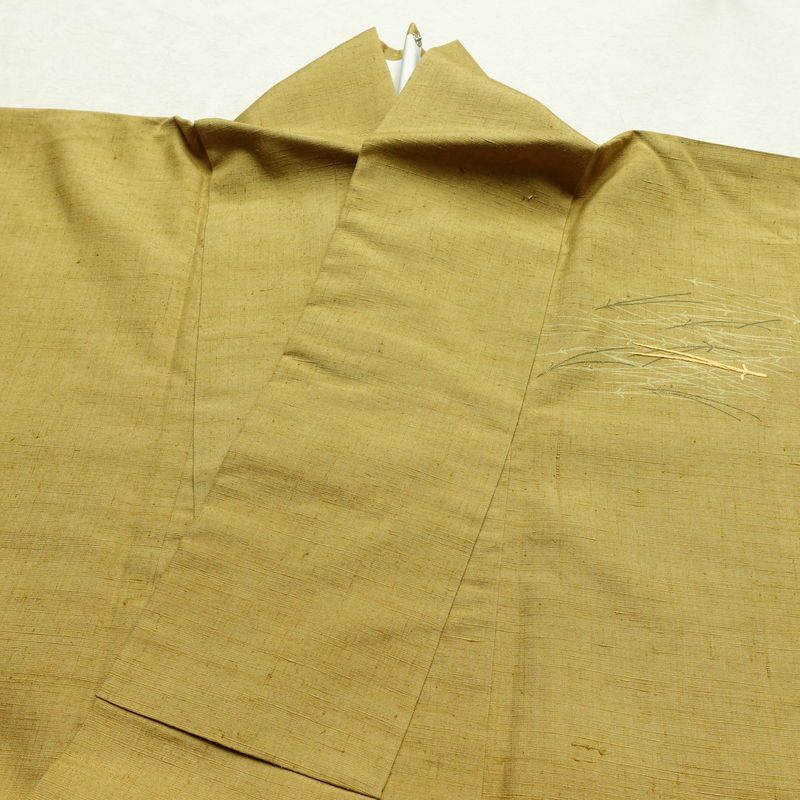 付け下げ 良品 正絹 木の葉・植物柄 袷仕立て 身丈159cm 裄丈65cm 刺繍 松 黄・黄土色_画像16