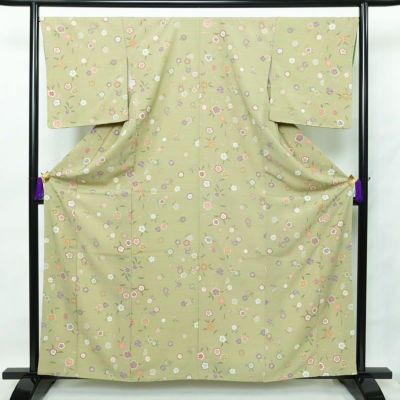 小紋 良品 縮緬 正絹 花柄 袷仕立て 身丈162cm 裄丈68.5cm 緑・うぐいす色