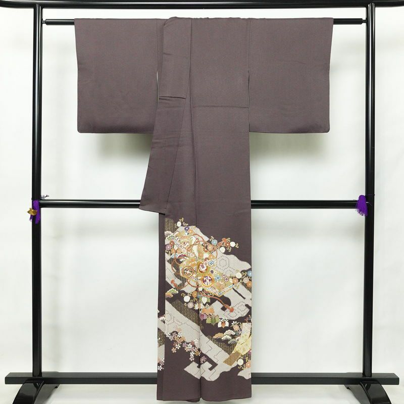 色留袖 金駒刺繍 一つ紋付き 正絹 古典柄 袷仕立て 身丈158.5cm 裄丈69cm 箔 共八掛 短冊 紫・藤色_画像2