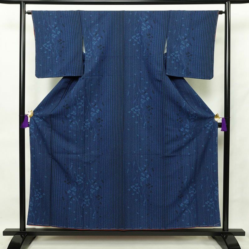 小紋 美品 しつけ糸付き 縮緬 ポリエステル 縞柄・線柄 袷仕立て 身丈155.5cm 裄丈64cm 青・紺_画像1