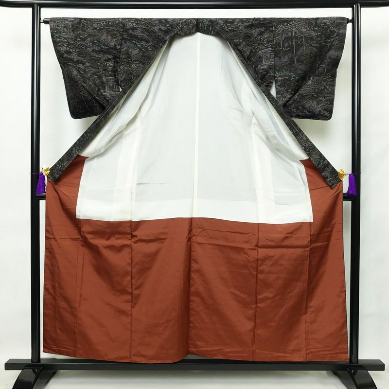 紬 良品 本真綿紬 百亀甲総絣 証紙あり しつけ糸付き 正絹 風景柄 袷仕立て 身丈157cm 裄丈65.5cm 黒_画像3