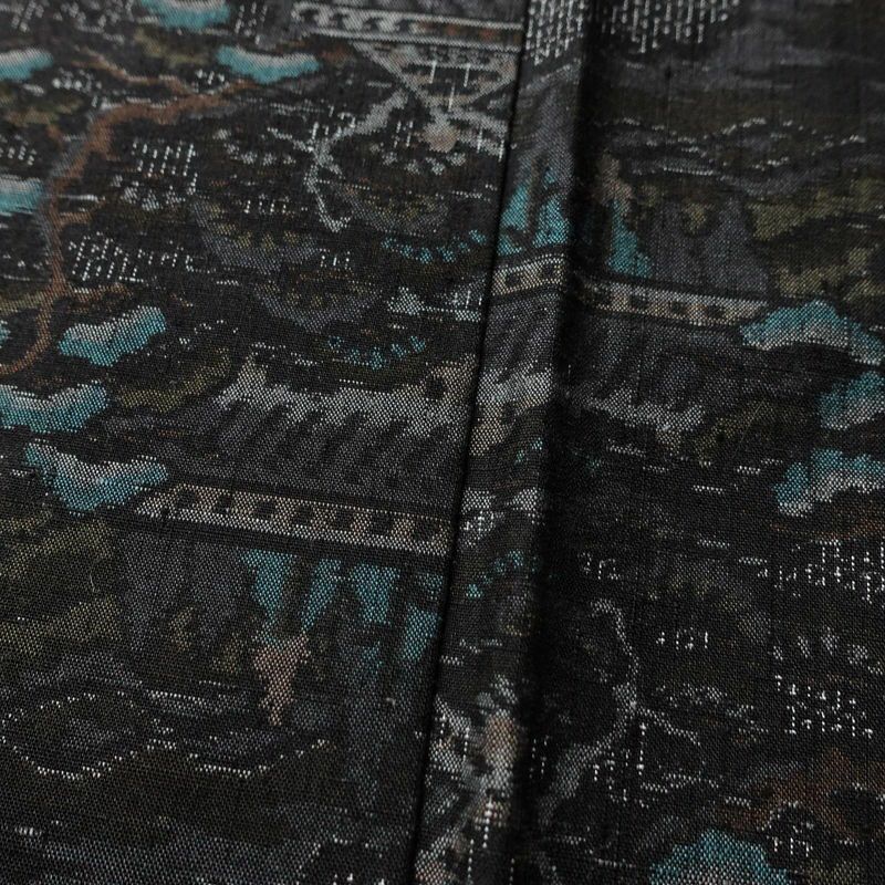 紬 良品 本真綿紬 百亀甲総絣 証紙あり しつけ糸付き 正絹 風景柄 袷仕立て 身丈157cm 裄丈65.5cm 黒_画像10