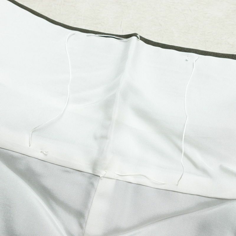 付け下げ 良品 作家物 落款入り しつけ糸付き 縮緬 一つ紋付き 正絹 幾何学柄・抽象柄 袷仕立て 身丈156.5cm 裄丈67.5cm 刺繍 緑・うぐいす色_画像19