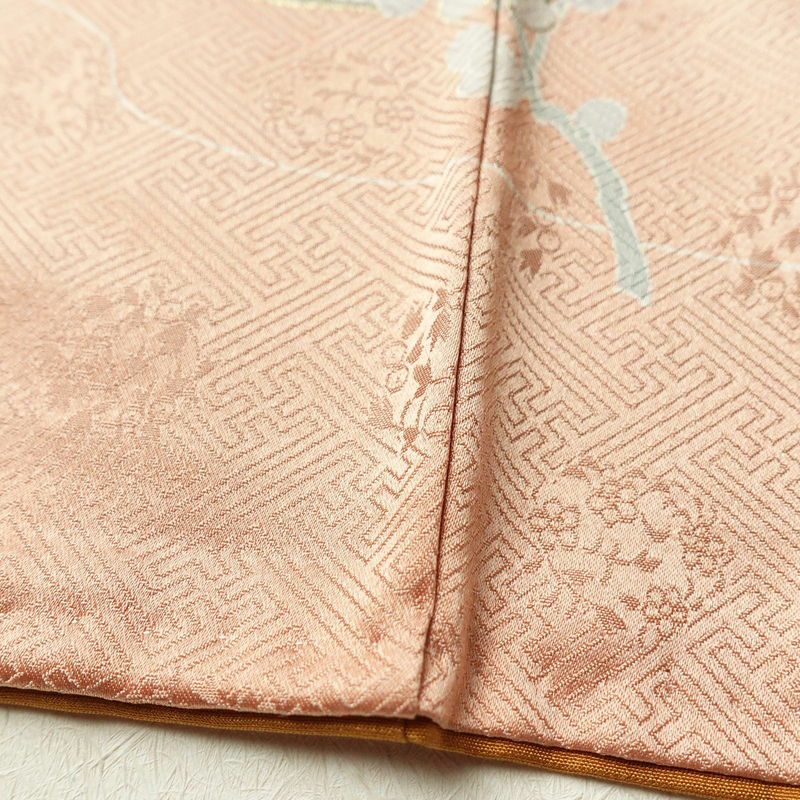 付け下げ 綸子 一つ紋付き 正絹 古典柄 袷仕立て 身丈161.5cm 裄丈68.5cm 金彩 ベージュ_画像12