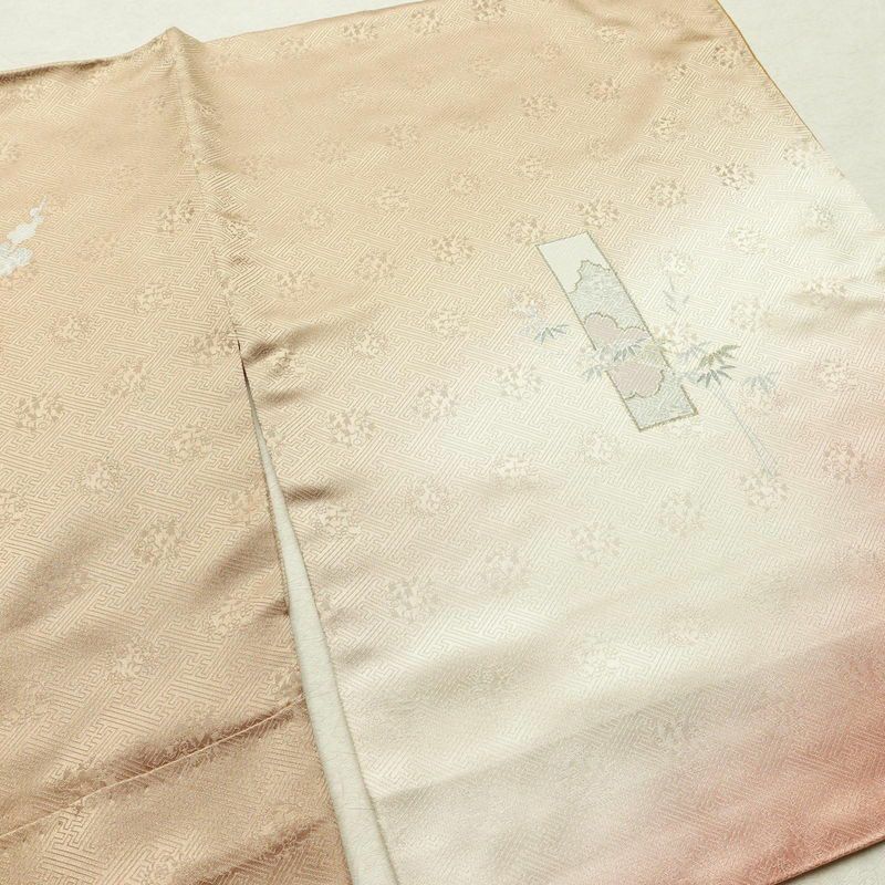 付け下げ 綸子 一つ紋付き 正絹 古典柄 袷仕立て 身丈161.5cm 裄丈68.5cm 金彩 ベージュ_画像15