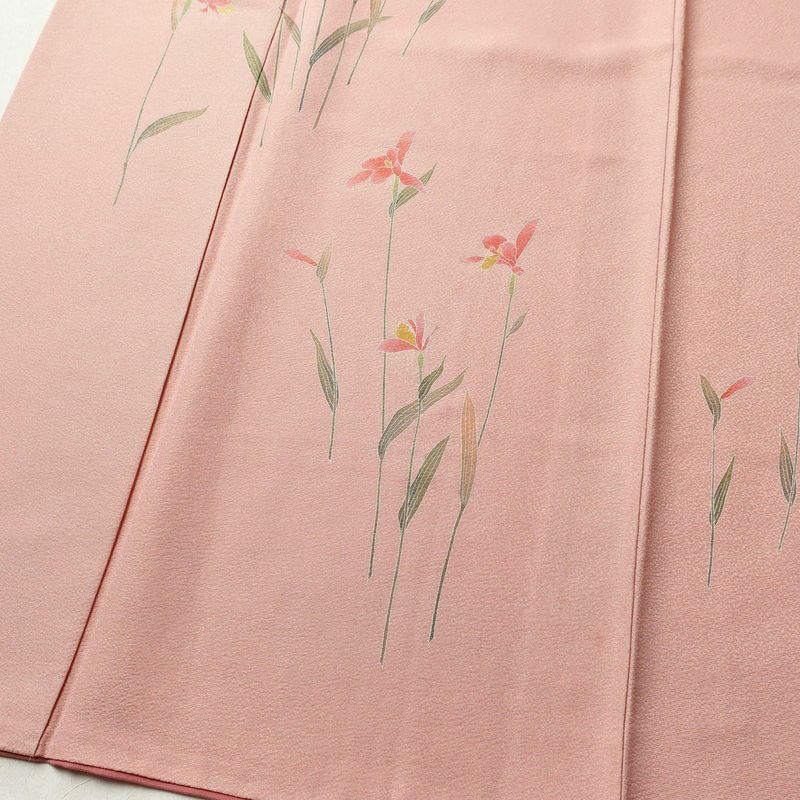 付け下げ 落款入り 一つ紋付き 正絹 木の葉・植物柄 袷仕立て 身丈164cm 裄丈68cm 金通し ピンク_画像4