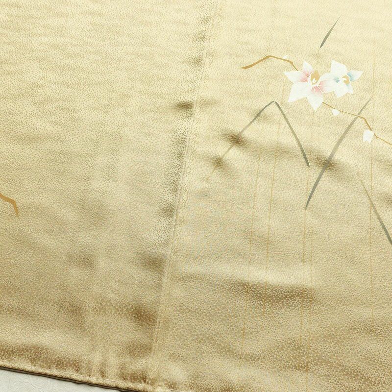 付け下げ 良品 しつけ糸付き 正絹 花柄 袷仕立て 身丈158.5cm 裄丈66.5cm 金彩 ベージュ_画像12