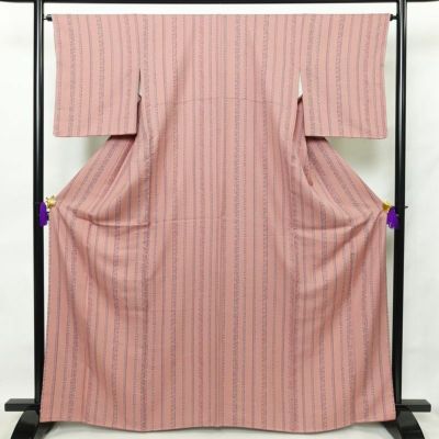 小紋 美品 縮緬 しつけ糸付き 正絹 縞柄・線柄 袷仕立て 身丈165cm 裄丈66.5cm ピンク