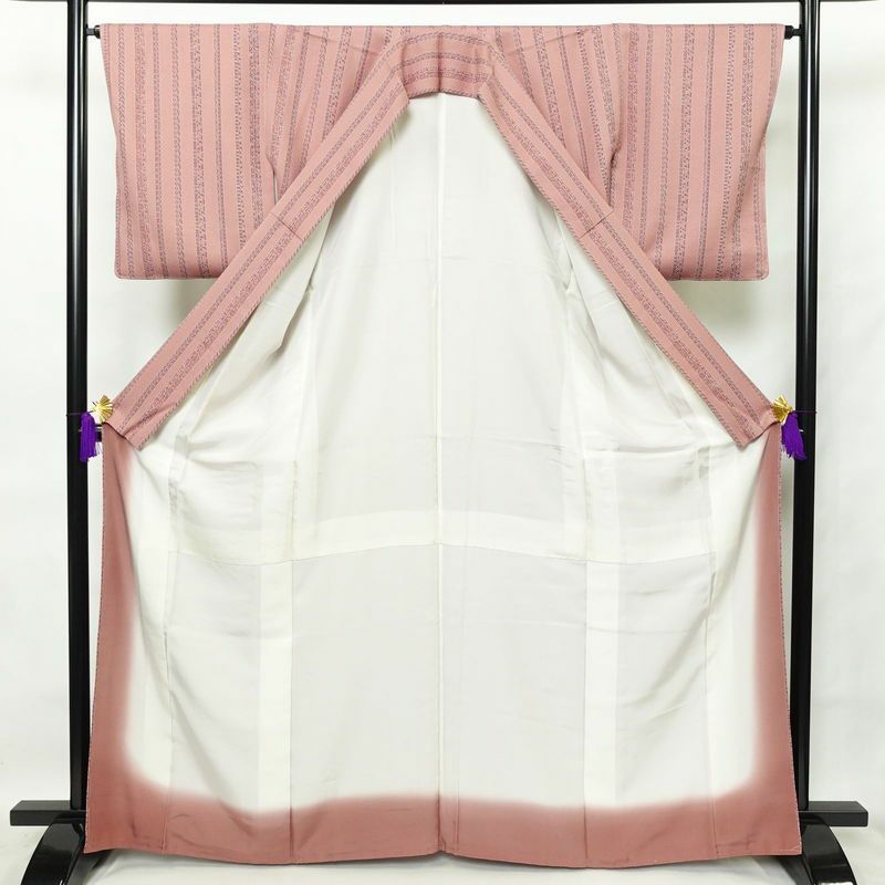 小紋 美品 縮緬 しつけ糸付き 正絹 縞柄・線柄 袷仕立て 身丈165cm 裄丈66.5cm ピンク_画像3