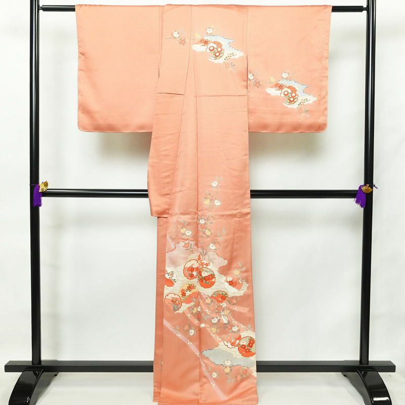 訪問着 しつけ糸付き 綸子 正絹 古典柄 袷仕立て 身丈166cm 裄丈67.5cm 箔 金彩 ピンク_画像2