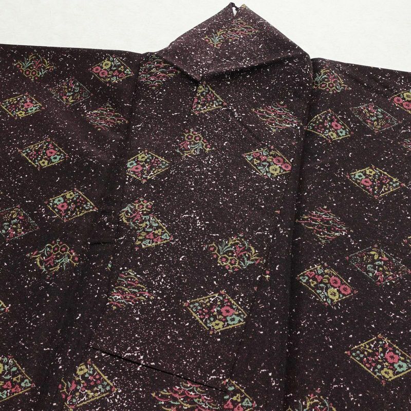 小紋 縮緬 ポリエステル 幾何学柄・抽象柄 袷仕立て 身丈167.5cm 裄丈69cm 小豆・エンジ_画像13