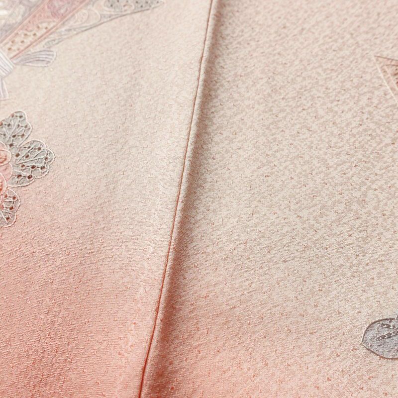 付け下げ 美品 スワトウ刺繍 相良刺繍 正絹 花柄 袷仕立て 身丈163cm 裄丈66cm 刺繍 ピンク_画像11