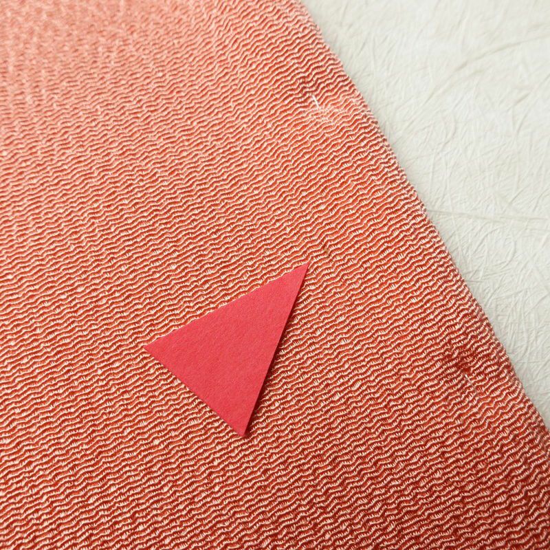 小紋 良品 鬼ちりめん 縮緬 しつけ糸付き 飛び柄 正絹 古典柄 袷仕立て 身丈165.5cm 裄丈68.5cm うさぎ 金彩 ピンク_画像12