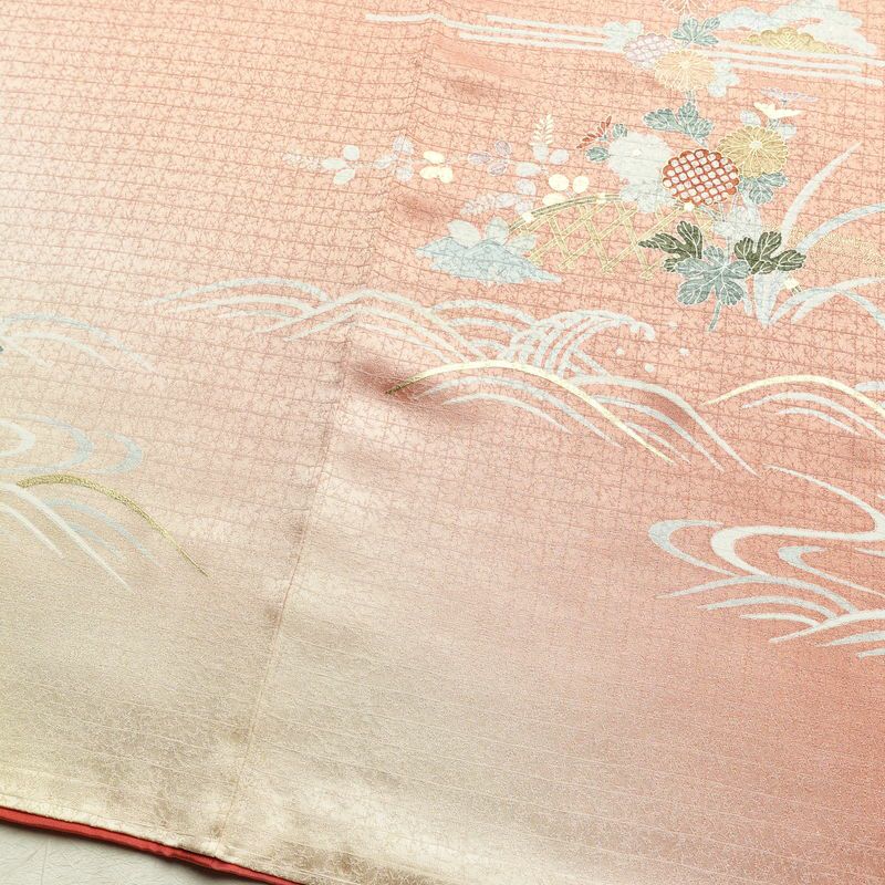 訪問着 しつけ糸付き 金駒刺繍 正絹 古典柄 袷仕立て 身丈158.5cm 裄丈65cm 箔 金彩 着物 ピンク サーモンピンク_画像12