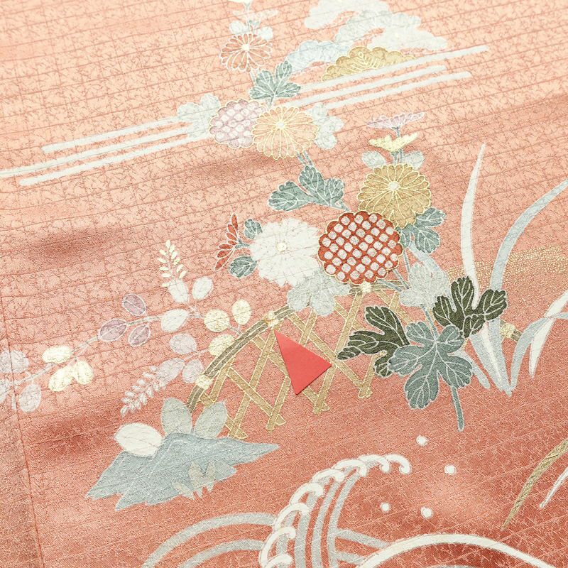 訪問着 しつけ糸付き 金駒刺繍 正絹 古典柄 袷仕立て 身丈158.5cm 裄丈65cm 箔 金彩 着物 ピンク サーモンピンク_画像13