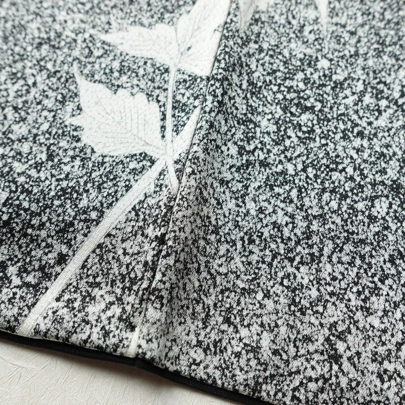 付け下げ 正絹 木の葉・植物柄 袷仕立て 身丈151.5cm 裄丈62cm 刺繍 フォーマル 着物 グレー_画像9