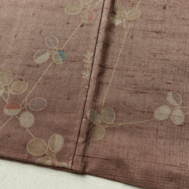 小紋 紬地 正絹 木の葉・植物柄 袷仕立て 身丈164cm 裄丈67cm 着物 小豆・エンジ_画像10