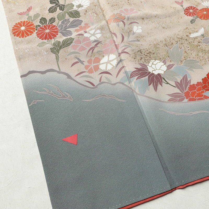 訪問着 縮緬 一つ紋付き 正絹 花柄 袷仕立て 身丈155cm 裄丈65cm 箔 金彩 フォーマル 着物 菊 撫子 紅梅色 ピンク_画像6