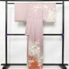 訪問着 良品 綸子 正絹 花柄 袷仕立て 身丈158.5cm 裄丈65cm 箔 フォーマル 着物 紫・藤色_画像2